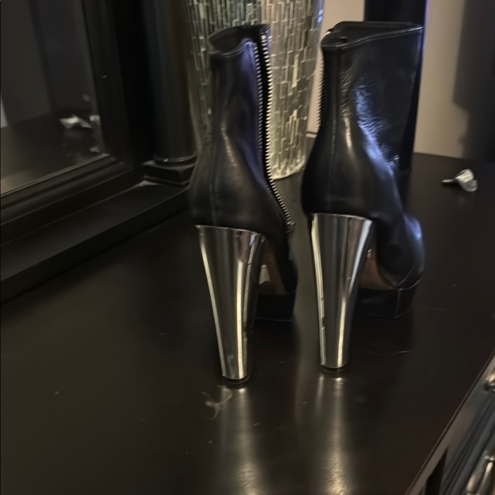Topshop Black Leather Heeled Boots - Picture 5 of 16
